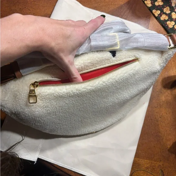 Louis Vuitton Giant Teddy bum bag White and Black Shearling crossbody - Picture 4 of 8